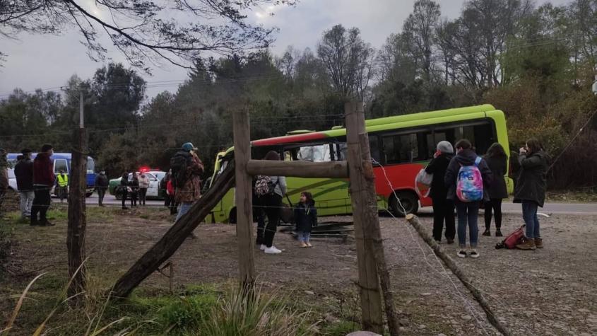 Choque entre bus y furgón en La Araucanía deja un muerto y varios heridos