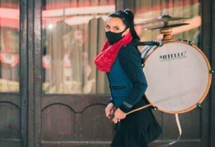 [VIDEO] #CómoLoHizo: La chinchinera que recorre las calles manteniendo viva una tradición nacional