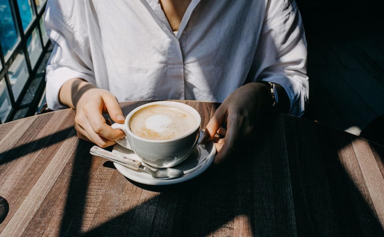 "Descuentos por feo": Cafetería se volvió viral por sus raras promociones a los clientes "Descuentos por feo": Cafetería se volvió viral por sus raras promociones a los clientes
