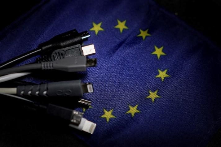 Comisión Europea propone cargador universal para teléfonos y dispositivos: Apple se opone