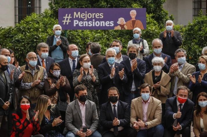 "Ustedes son unos chacales": El reclamo de un senador RN a ministros en plena ceremonia en La Moneda