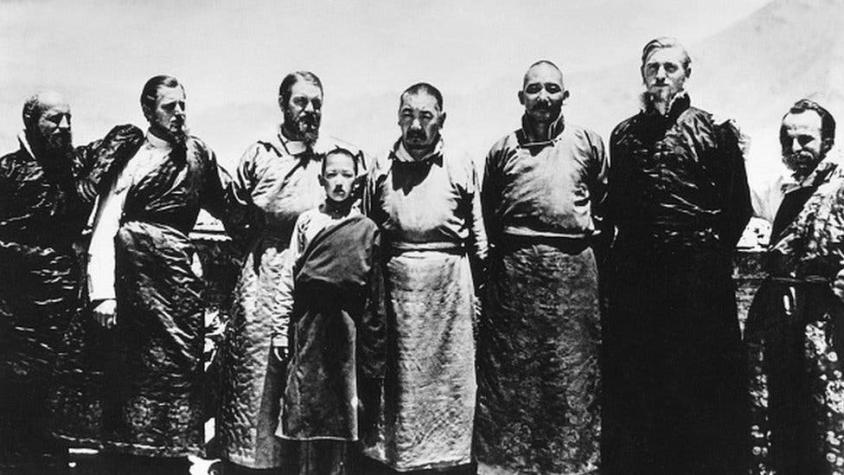 La historia de los científicos enviados por los nazis al Himalaya en busca de la raza aria
