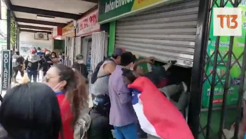 [VIDEO] Iquique: extranjeros fueron amedrentados en una casa de cambio con niños en su interior
