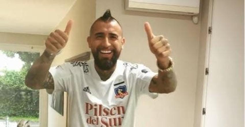 "Estamos listos para entrar": La última arenga de Vidal a Colo Colo, con camiseta incluida