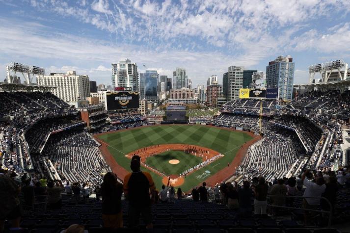 Una mujer y su bebé mueren por caída en un estadio de Grandes Ligas de béisbol en EEUU