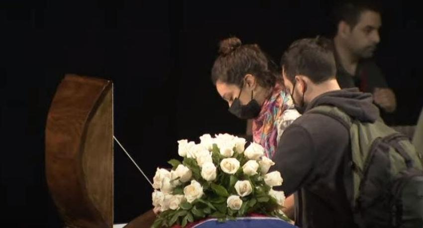 [VIDEO] Miles de personas rindieron homenaje a Patricio Manns en el Teatro Nacional