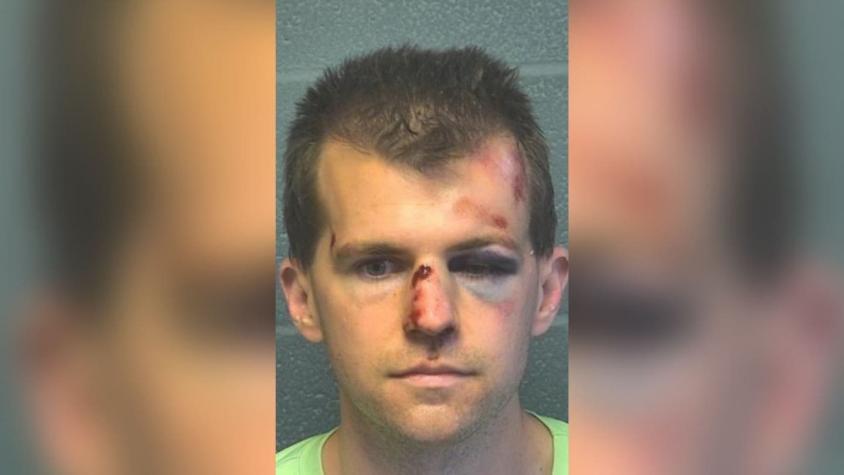 Hombre golpeó brutalmente a pastor que realizó tocaciones a un niño de 9 años en un paradero