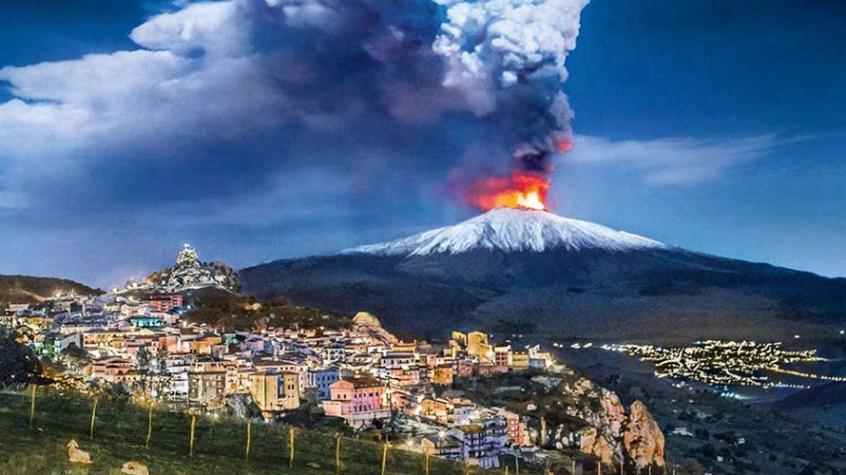 ¡Otro más! El volcán Etna de Italia también entró en erupción