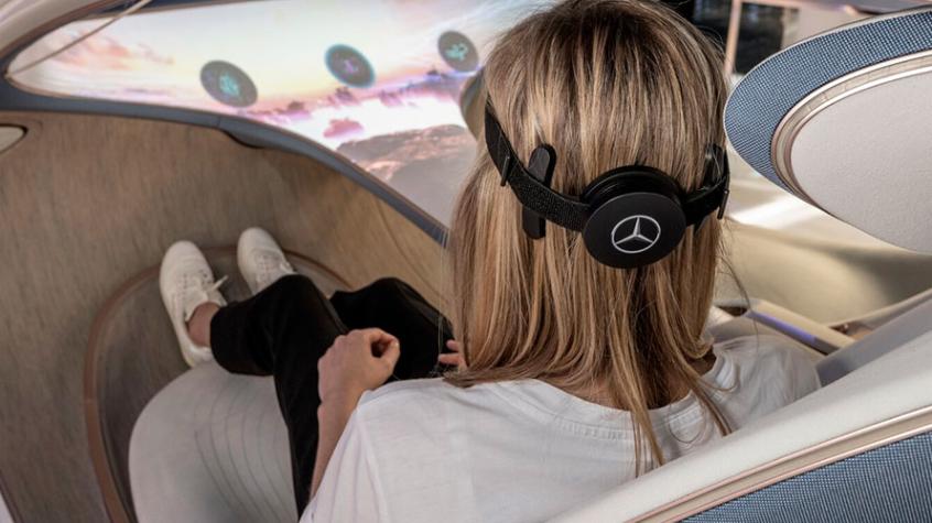 Mercedes Benz presenta el prototipo de AVTR: un auto que se maneja con la mente