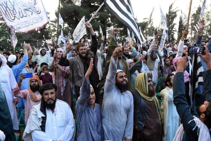 Talibanes bloquean el éxodo de afganos a través de frontera con Pakistán