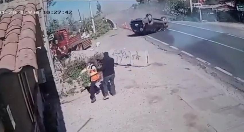 "Curva de la muerte": Cámaras de seguridad captan impactante accidente en San José de Maipo
