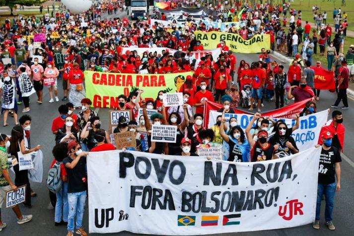 Decenas de miles de brasileños protestan para pedir "Fuera Bolsonaro"