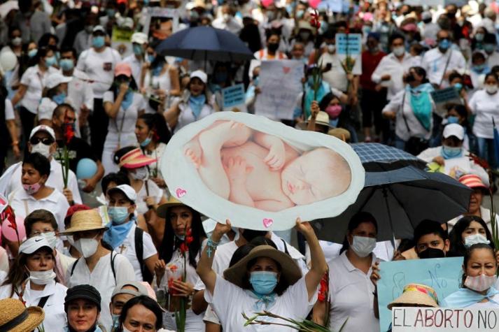 Hacen ecografía a menor embarazada en protesta contra el aborto en México