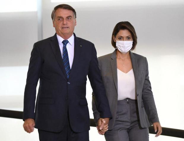 [VIDEO] Las duras acusaciones que tienen en aprietos a familia de Bolsonaro