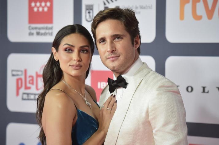 Diego Boneta hizo oficial su noviazgo con popular actriz mexicana en los Premios Platino