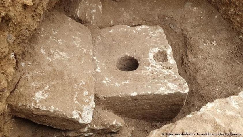 Arqueólogos descubren inodoro de 2.700 años de antigüedad en Israel