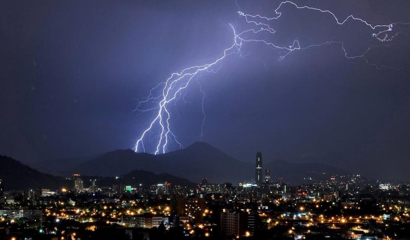 De Valparaíso a Biobío: emiten aviso meteorológico por probables tormentas eléctricas