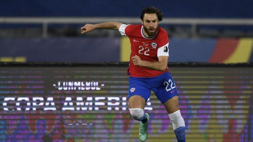 Hinchas chilenos destacan a Ben Brereton en primer tiempo de La Roja ante Perú