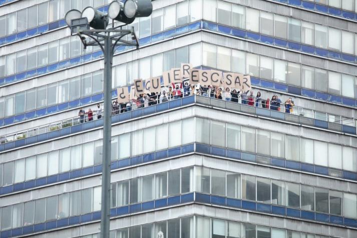 "¿Te quieres casar...": La propuesta de matrimonio desde un edificio que se volvió viral