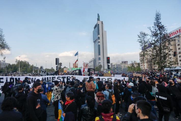 Cortes de tránsito se registran en Santiago y Providencia por manifestaciones