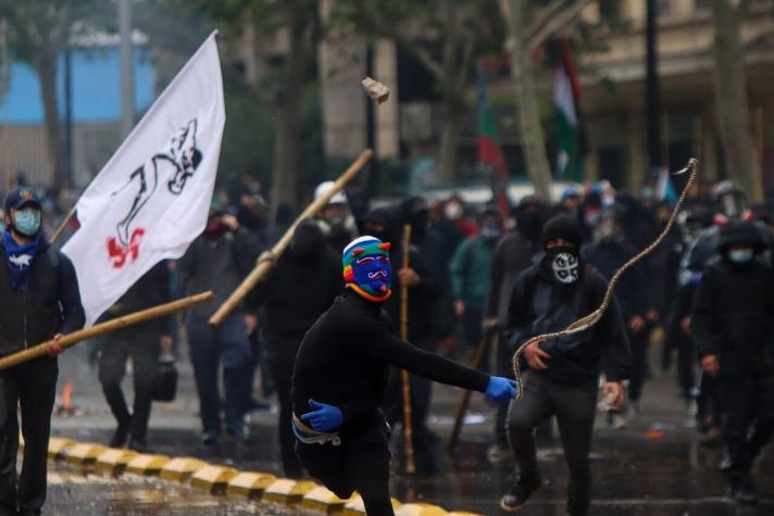 Una mujer herida por fuegos artificiales y 10 detenidos dejó incidentes en Plaza Italia