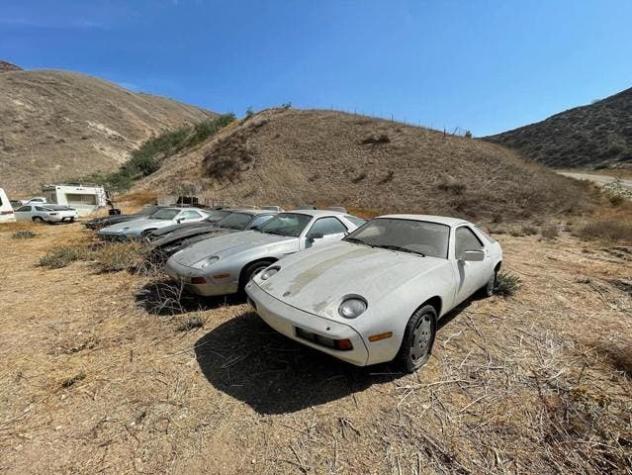 [FOTOS] Descubren 13 vehículos "Porsche" abandonados en un desierto