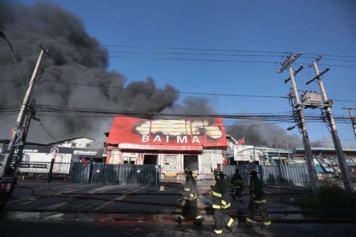 Autoridades confirman que hay una persona fallecida por incendio en Macul