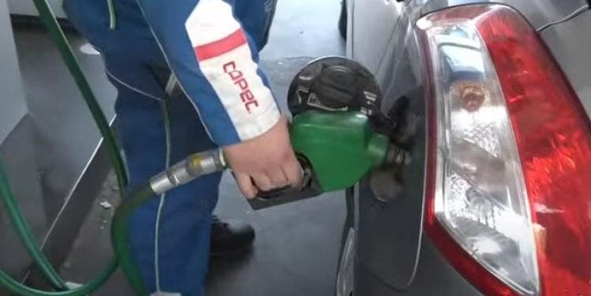 [VIDEO] Largas filas en bencineras: Descartan eventual falta de combustibles
