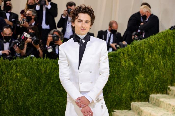 Revelan primeras imágenes de Timothée Chalamet como el nuevo "Willy Wonka"