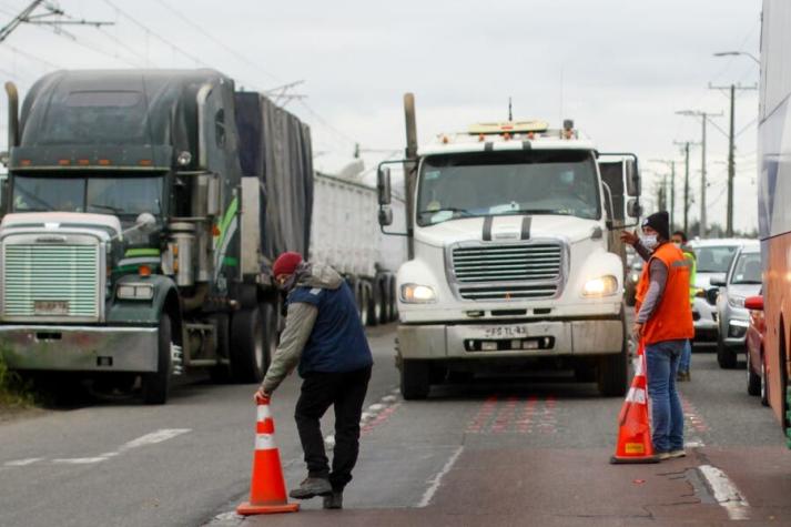 Camioneros deponen bloqueo de rutas en la Macrozona Sur tras anuncio de Estado de Excepción