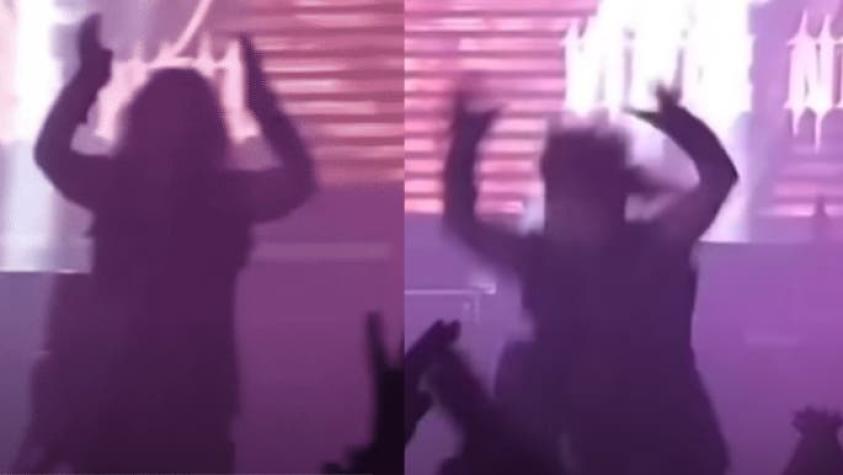 [VIDEO] Líder de banda heavy/metal se cayó de escenario en pleno show: Se quebró varias costillas