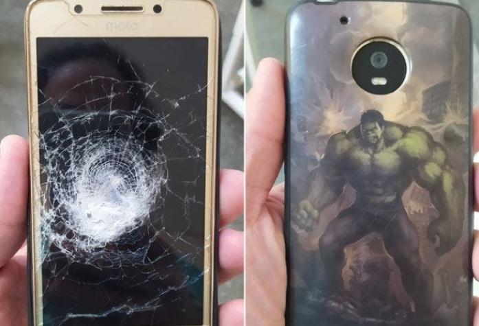 [FOTO] Hombre se salva de balazo gracias a su teléfono con carcasa de Hulk
