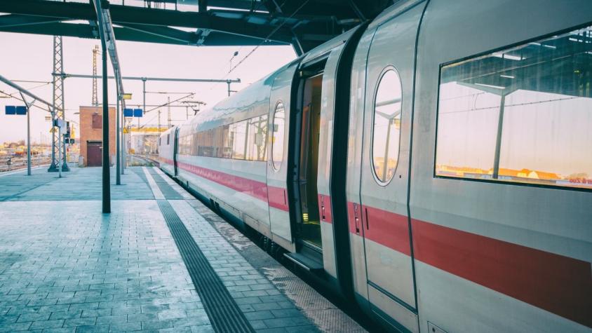 Mujer fue violada en un tren con pasajeros: "Es perturbador que nadie haya hecho nada para ayudarla"