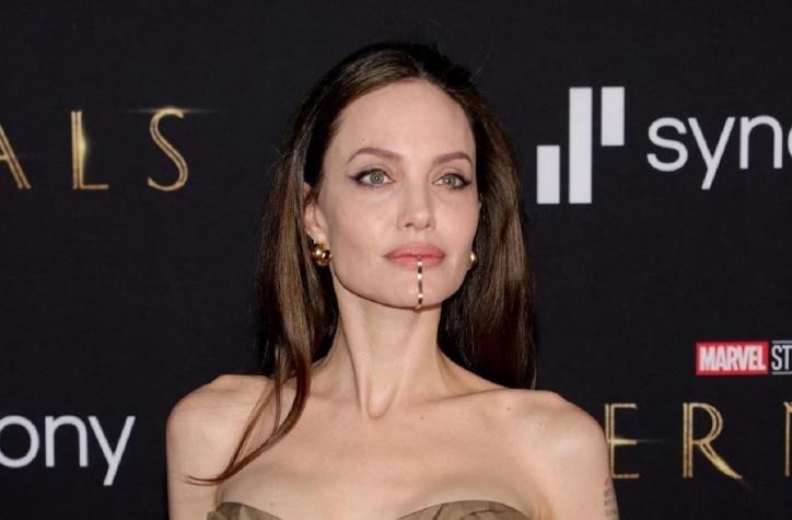 Hija de Angelina Jolie se lució en alfombra roja: recicló vestido que actriz usó en los Oscar 2014