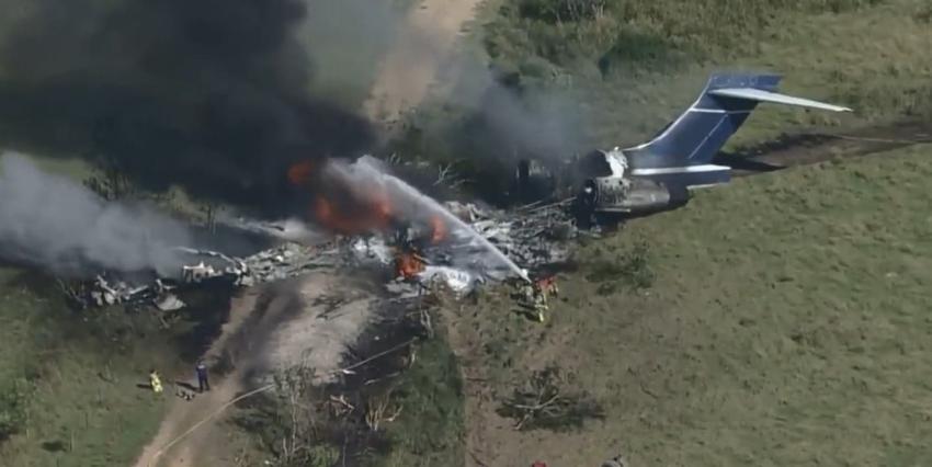 Avión con 21 pasajeros a bordo se estrella en cercanías de aeropuerto en Texas
