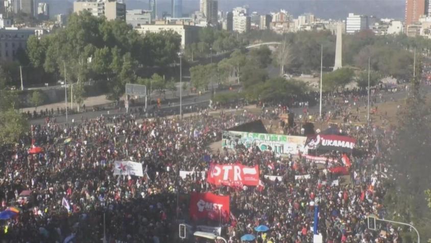 [VIDEO] 10 mil personas en Plaza Italia: Mayoría marchó sin violencia