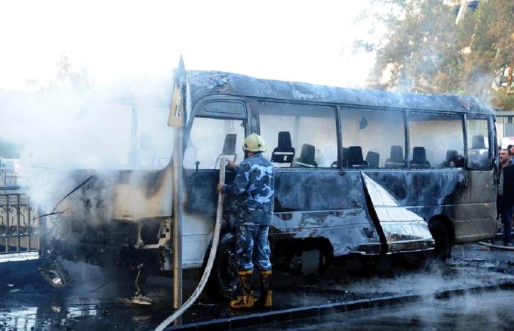 Mueren 13 personas en atentado contra autobús militar en la capital de Siria