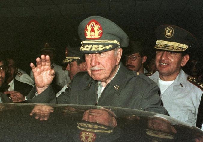 Municipalidad de Arica revocó decreto que reconocía a Pinochet como hijo predilecto