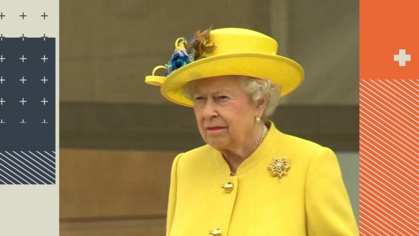 [VIDEO] Reina Isabel II rechaza premio a la "Anciana del Año"