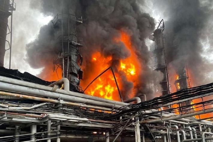 Aumentan a 15 los muertos en incendio de una fábrica de explosivos de Rusia