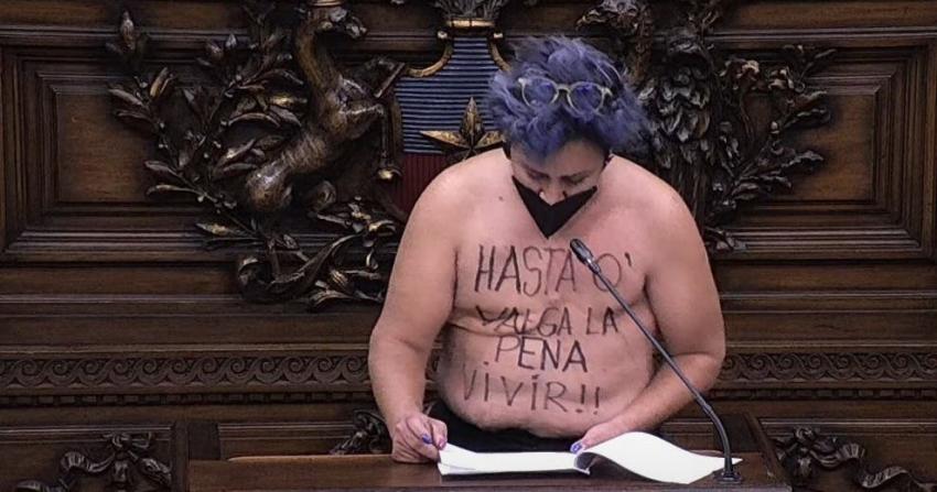 "Cada marca en mi pecho es un grito de alegría": El sentido discurso de la convencional Pérez