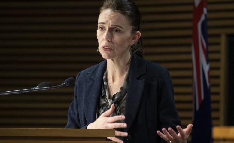 Fuerte temblor sorprendió a la primera ministra de Nueva Zelanda durante una conferencia de prensa
