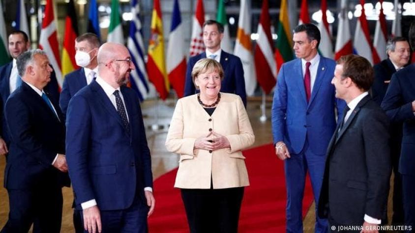 [VIDEO] Líderes de la Unión Europea despiden a Angela Merkel con una ovación de pie