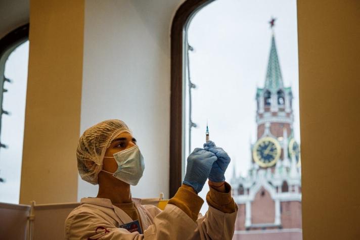 Rusia registra tercer récord consecutivo de muertos y contagios por Covid-19