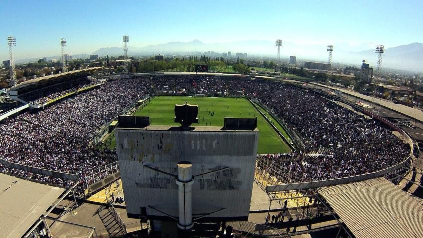 El provocador lienzo que se robó miradas en el Estadio Monumental