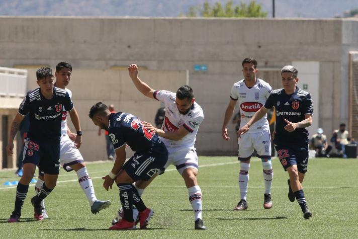 "Trotones": Hinchas de Universidad de Chile rayan dependencias del CDA