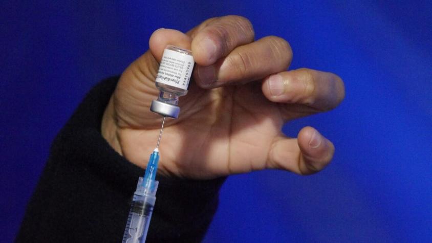 Daza dice que es "probable" que vacuna contra el COVID-19 se requiera al menos una vez al año