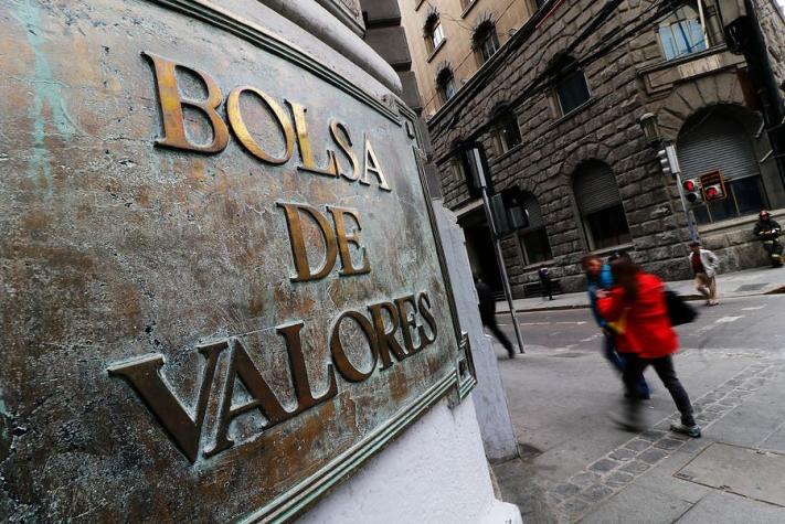 Fondos accionarios chilenos resienten las tensiones políticas y caen cerca de 10% durante 2021