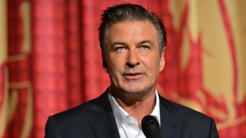 Asistente que entregó arma a Alec Baldwin reconoce que no verificó las balas antes de la tragedia