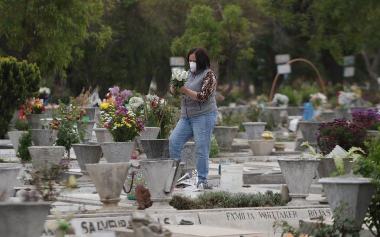 "No hay aforo definido": Minsal llama a extremar cuidados durante visitas a cementerios